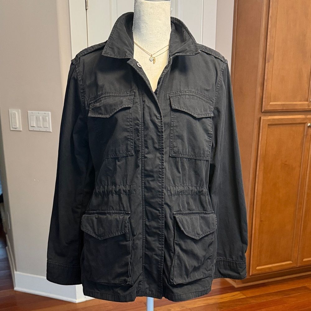 GAP CARGO JACKET BLACK 6 POCKETS MUST HAVE TRANSITIONAL CAPSULE PIECE! EUC SZ M